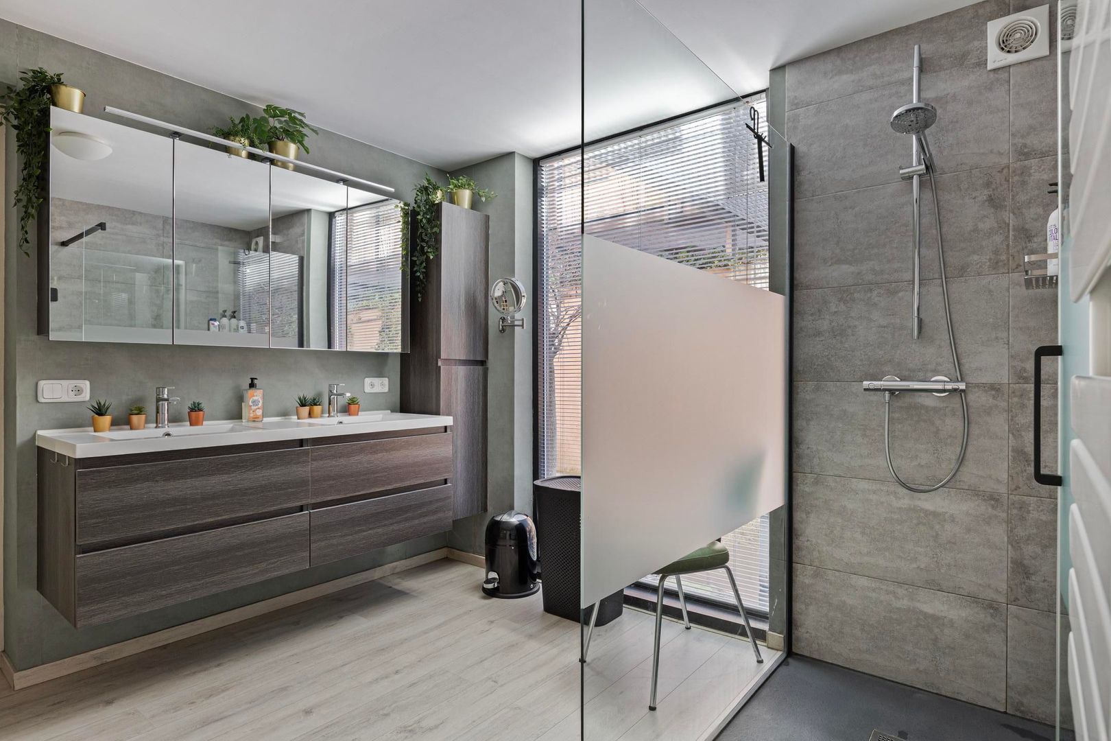 Bastion 7, Oss foto-23