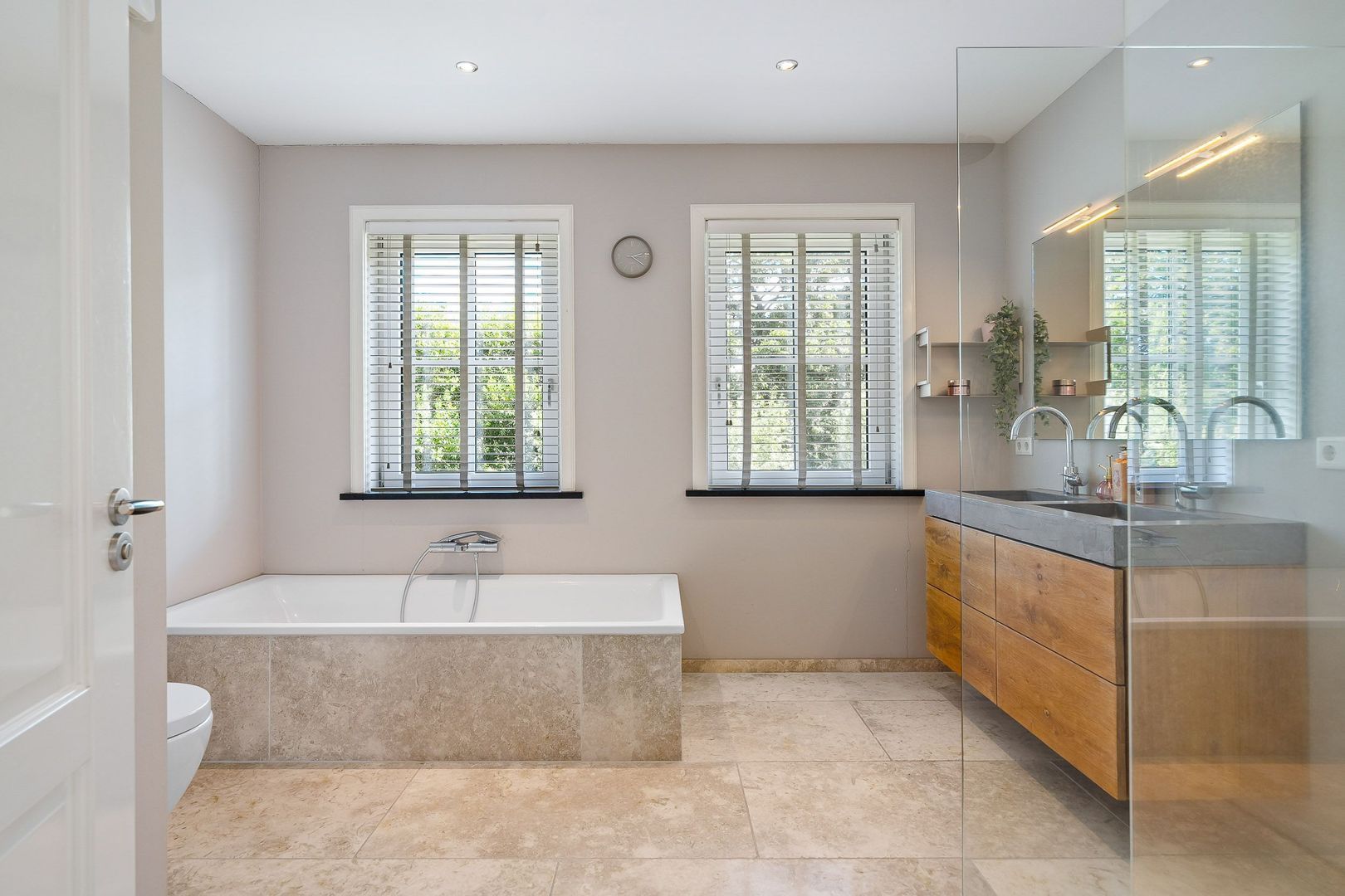 Maaikeslân 5, Goutum foto-33