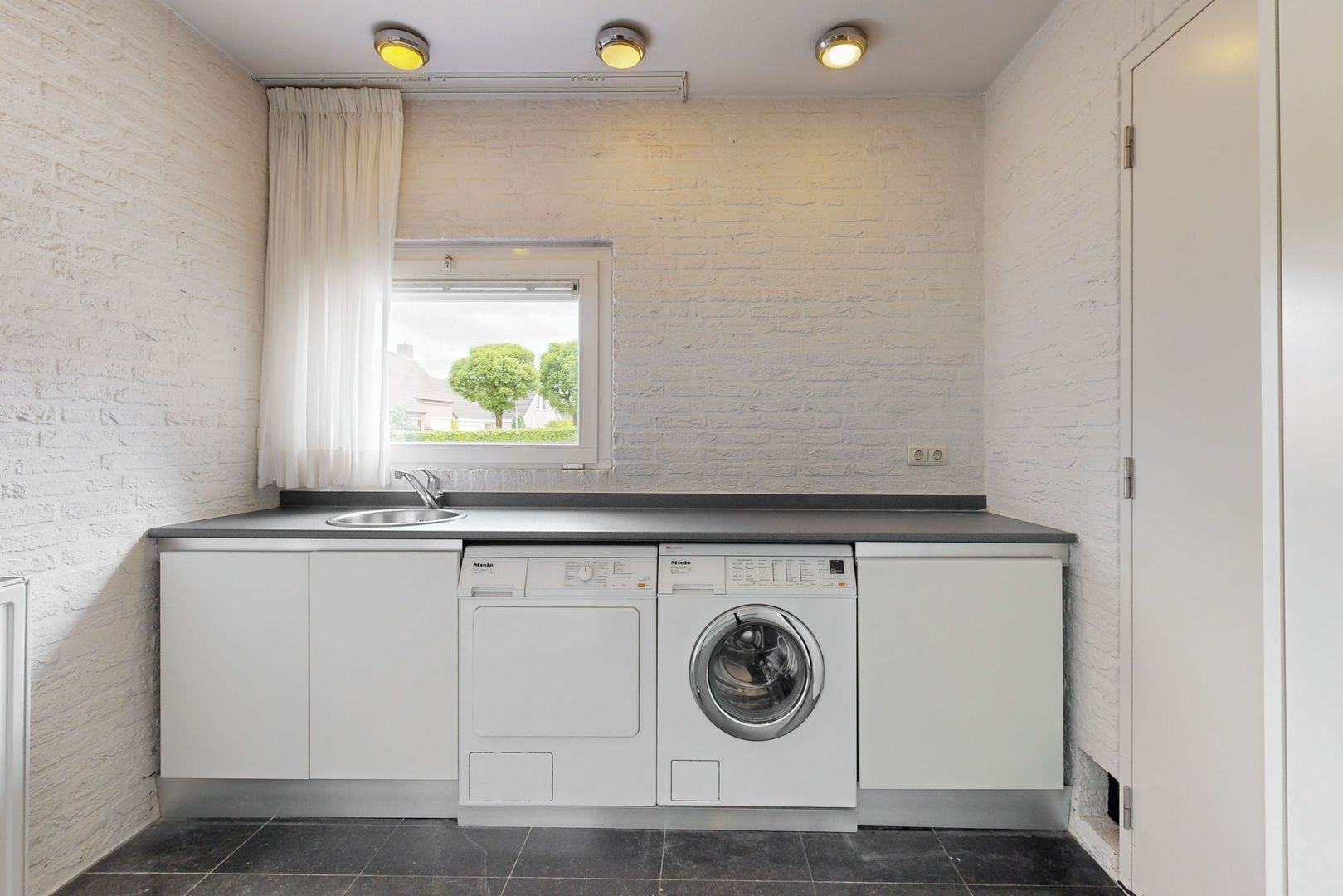 De Leucker 16, Swalmen foto-17