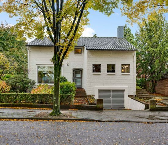 Pastoor van Oppenstraat 1, Roermond