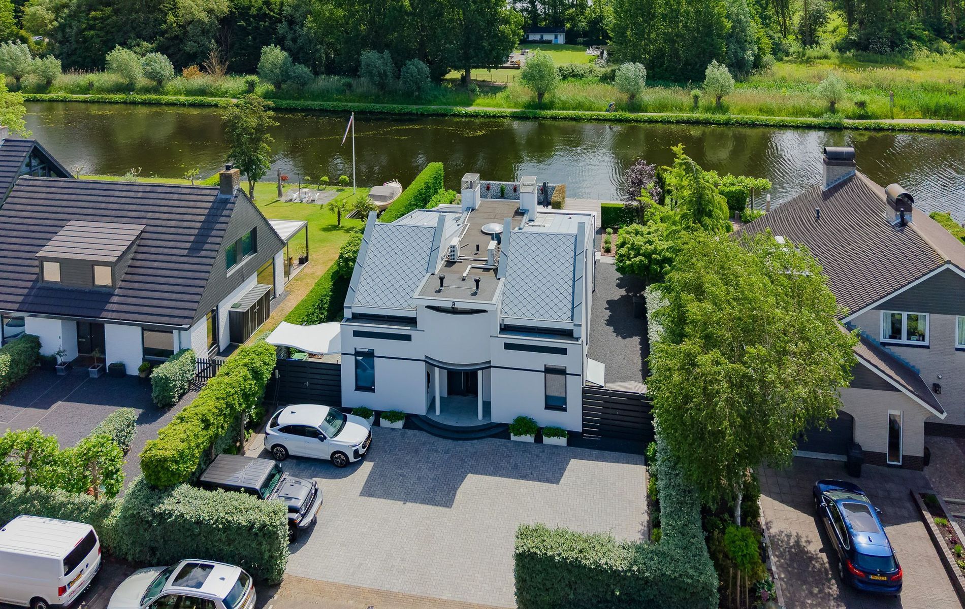 Roerdomperf 10, Voorschoten