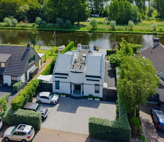 Roerdomperf 10, Voorschoten