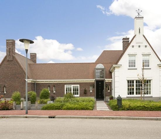 Zoete Kers 32, Helmond