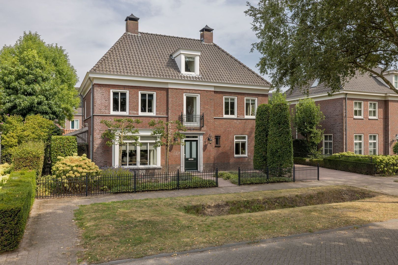 Brand 16, Helmond foto-0