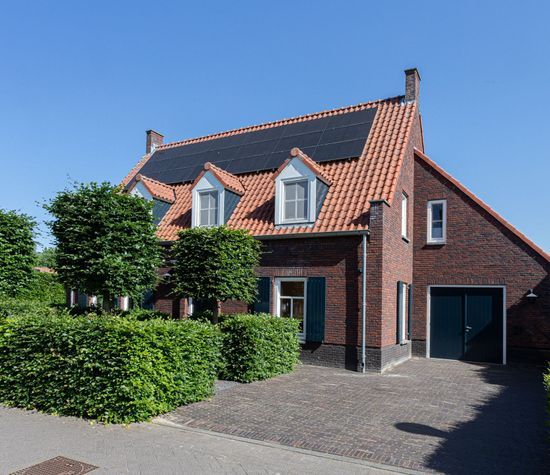 Jordenshoeve 8, Helmond