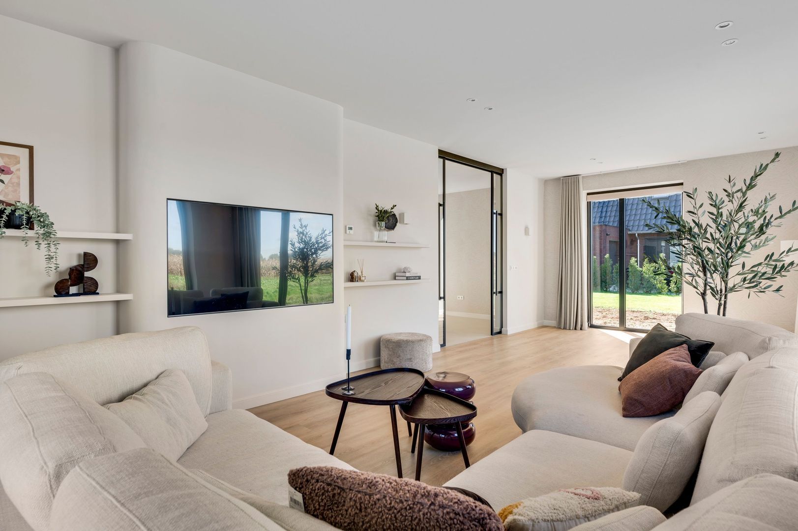 Lewieze 30, Stramproy foto-21