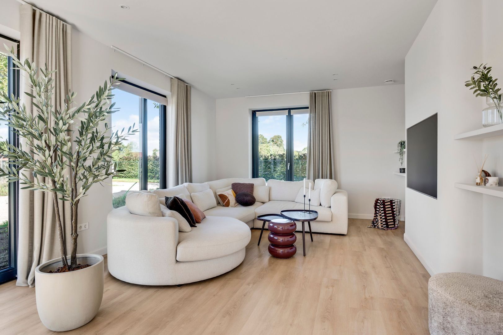 Lewieze 30, Stramproy foto-3