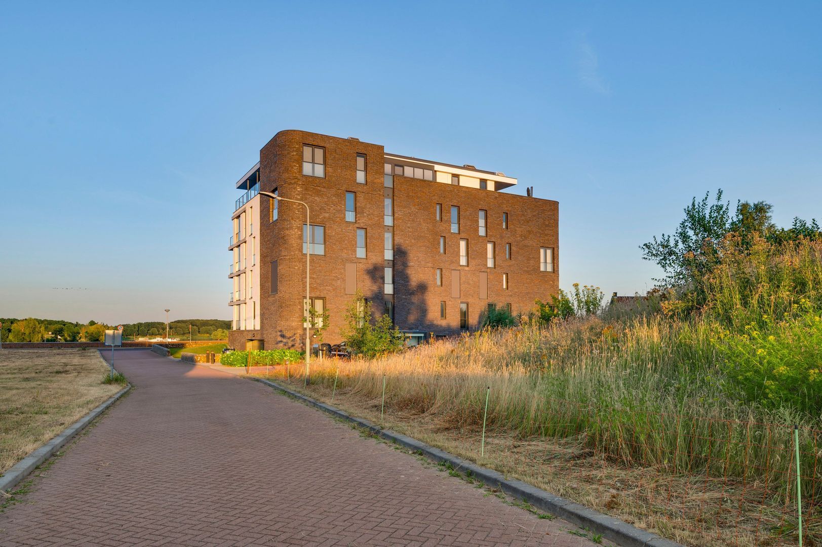 Hanssum 41 p, Neer foto-139