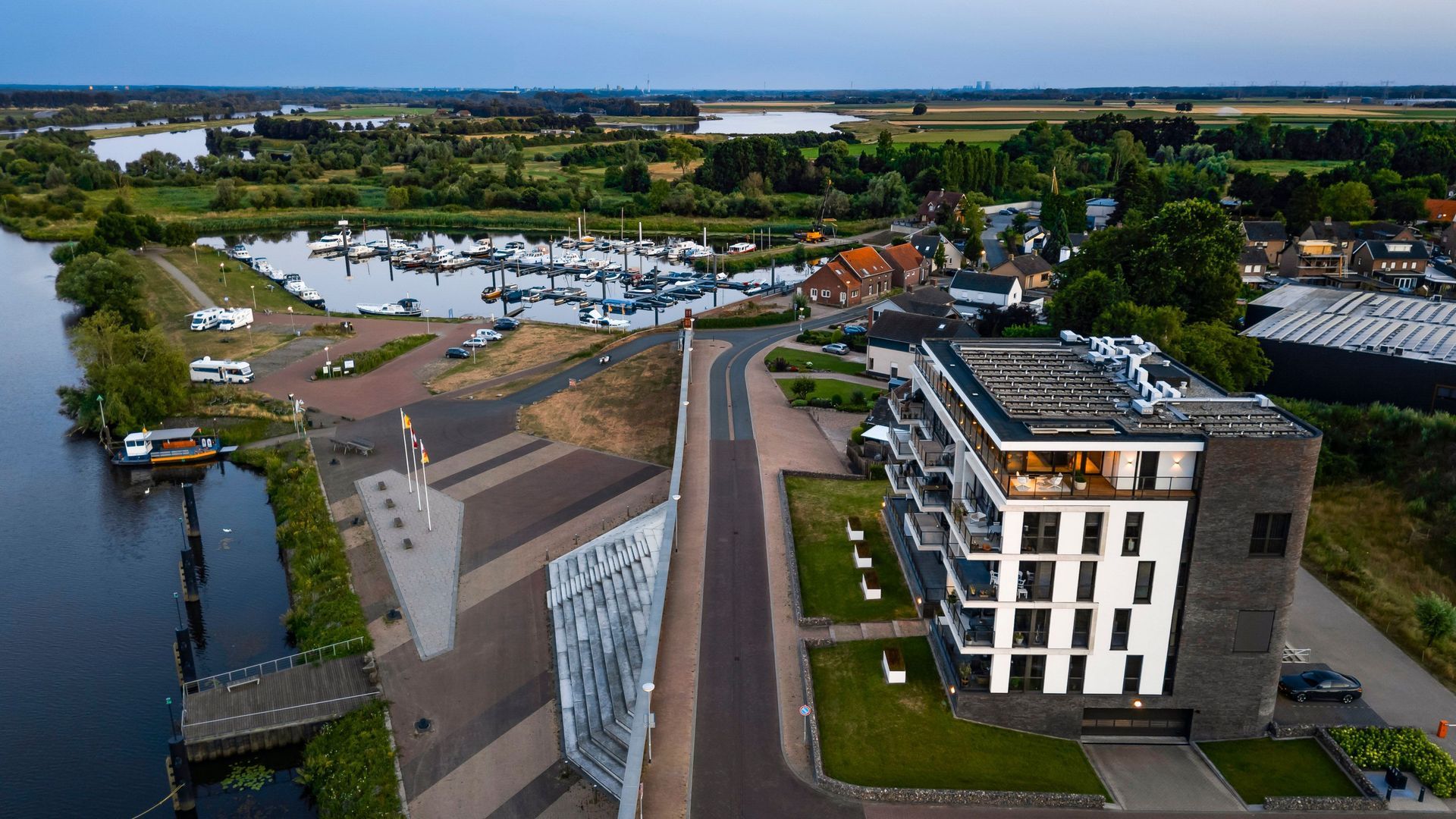 Hanssum 41 p, Neer foto-132