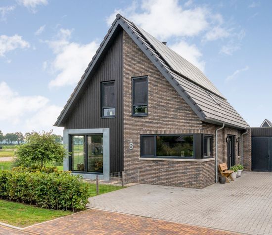 De Diek 8, Nijeveen