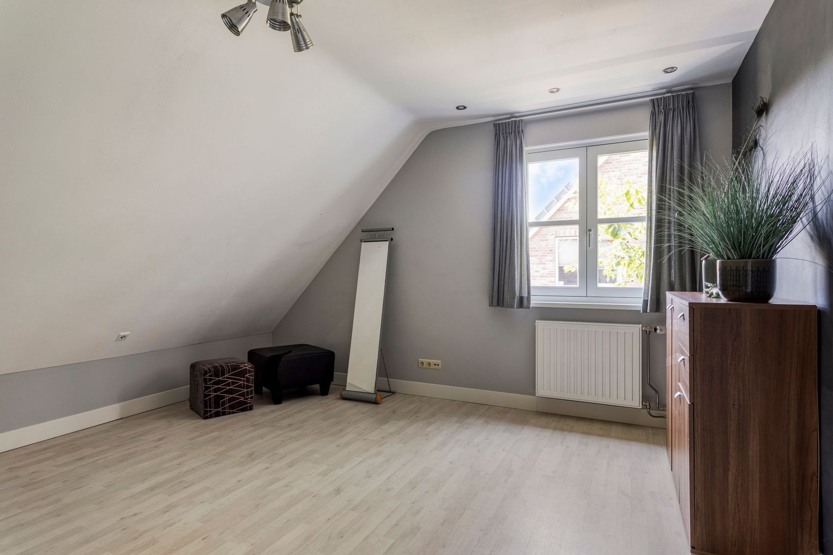 Opper 14, Uden foto-35