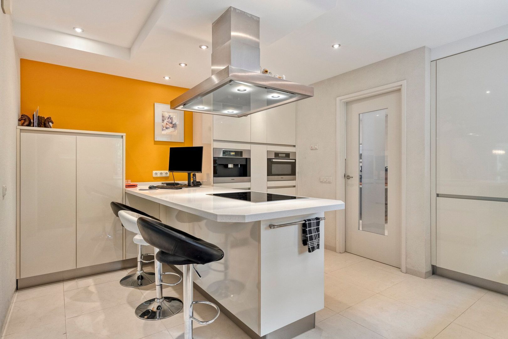 Stoffels 101, Uden foto-16