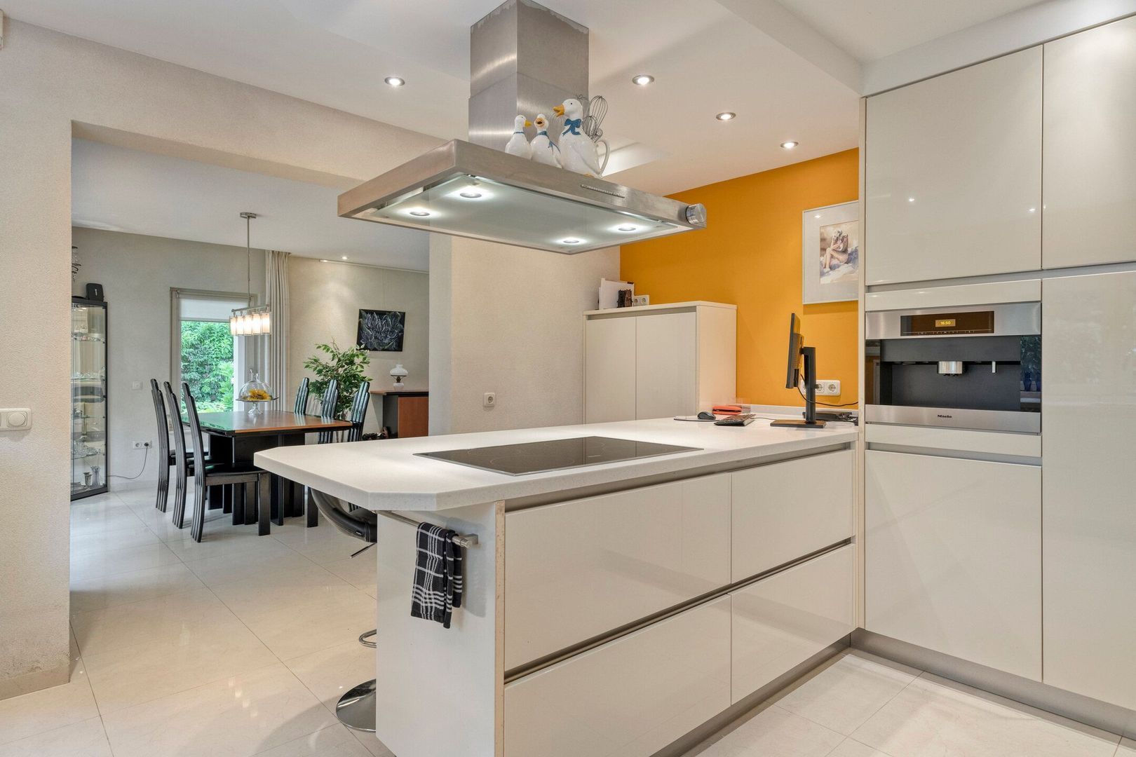 Stoffels 101, Uden foto-18