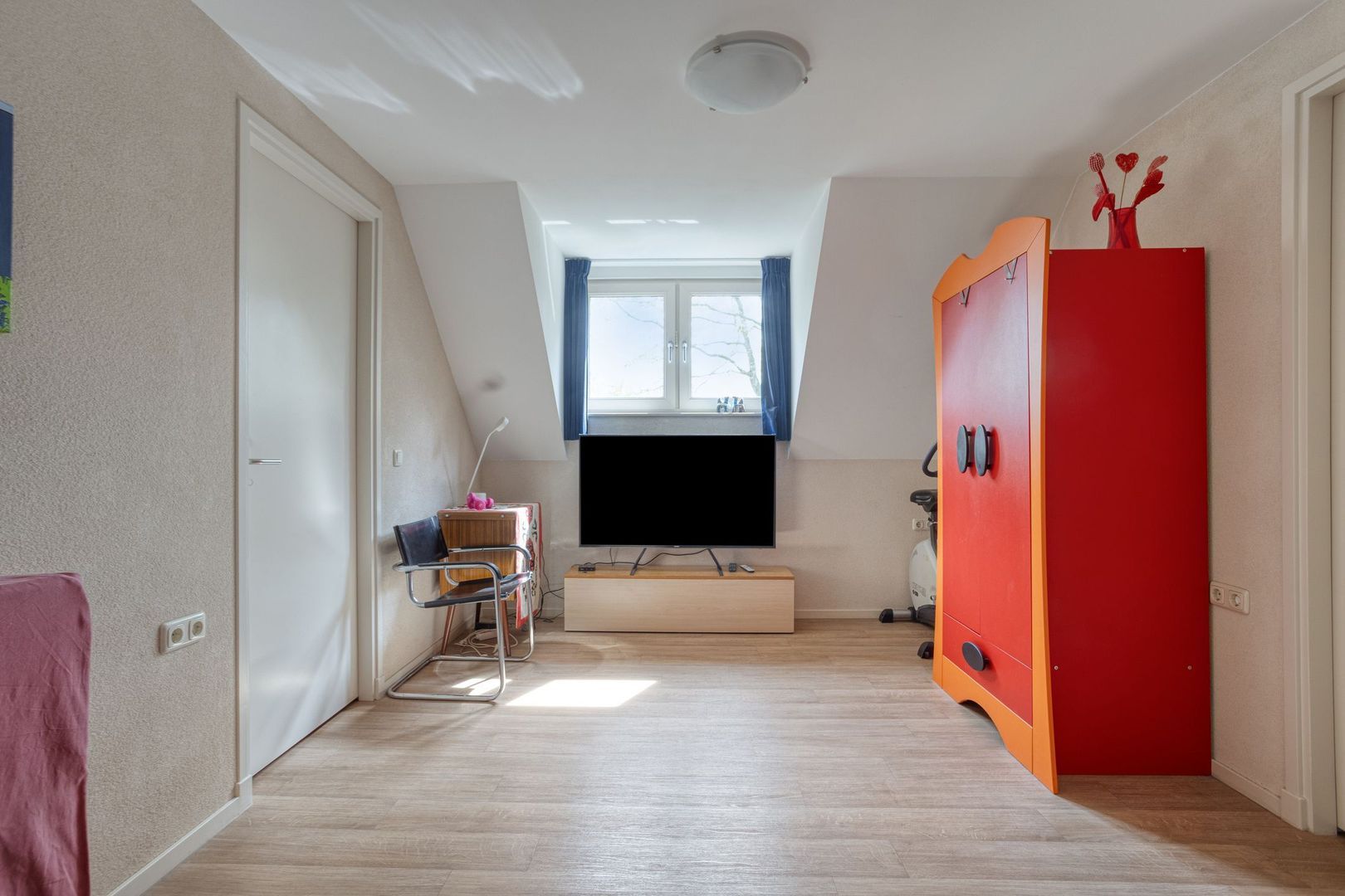 Stoffels 101, Uden foto-38