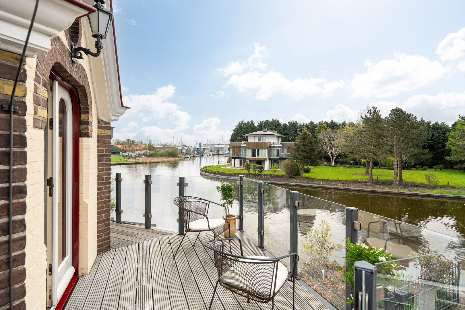 Iewâl 1, Woudsend foto-1