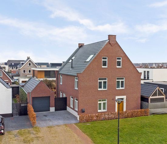 Zilverkarper 4, Vlijmen