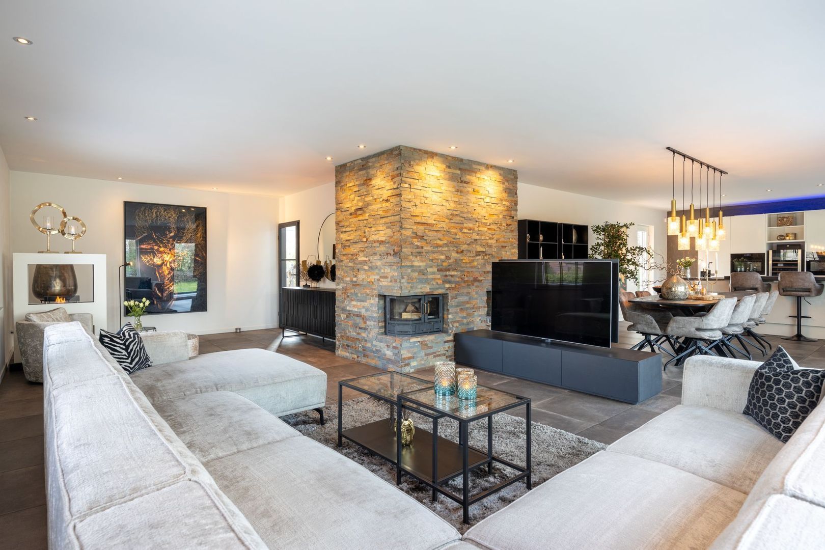 Contrabas 46, Etten-Leur foto-1