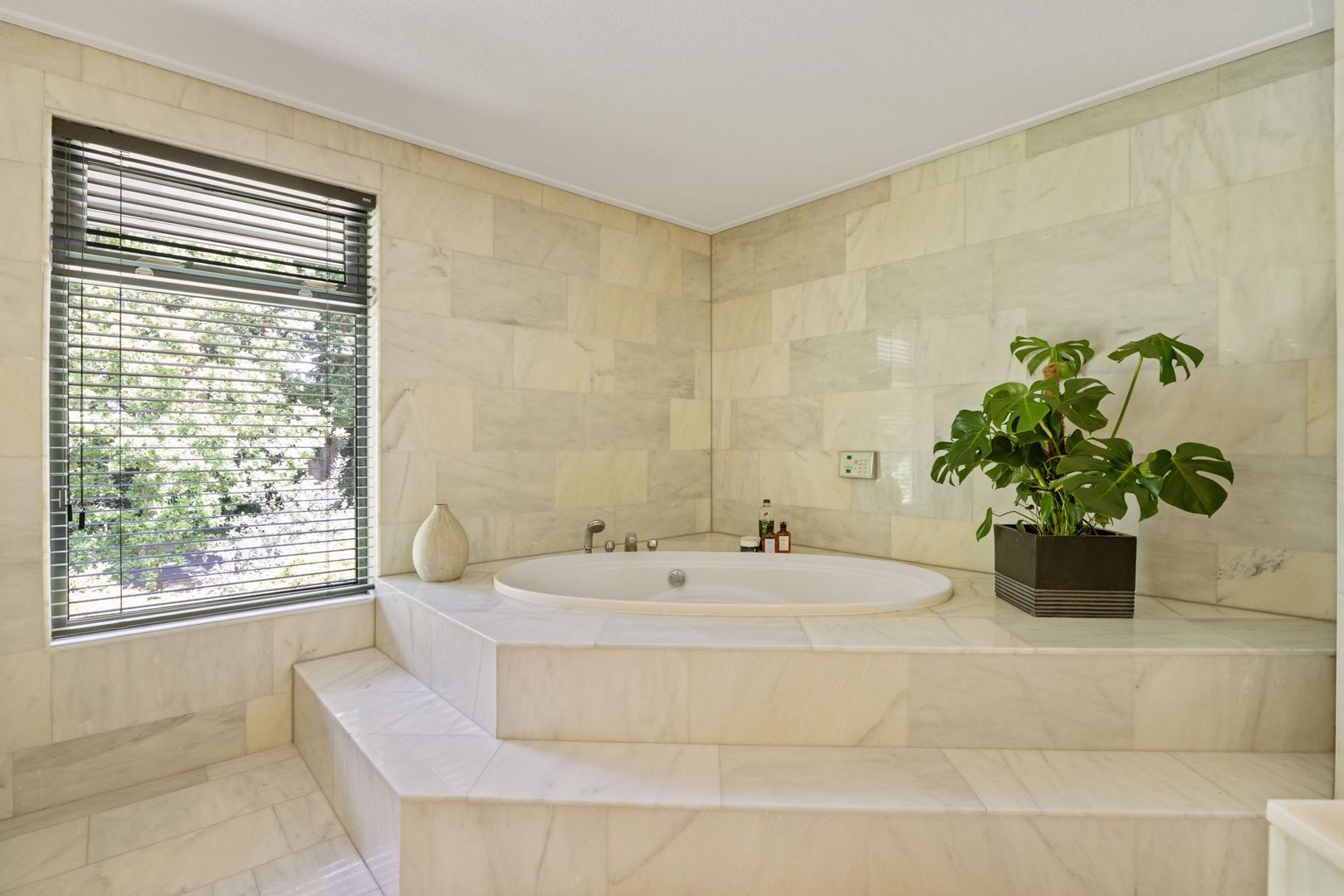 Taconietdijk 2, Roosendaal foto-43