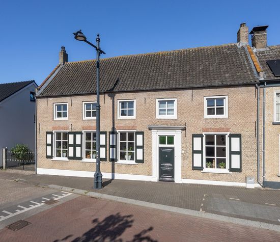 Bovenstraat 8, Hoeven
