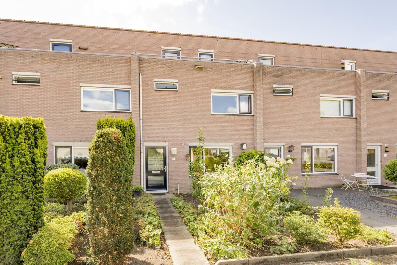 Ds. Hugenholtzstraat 26, Nijkerkerveen foto-0