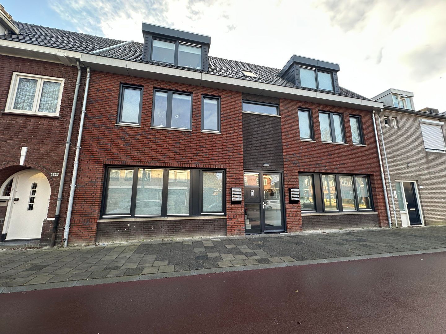 Tongelresestraat, Eindhoven foto-0 blur