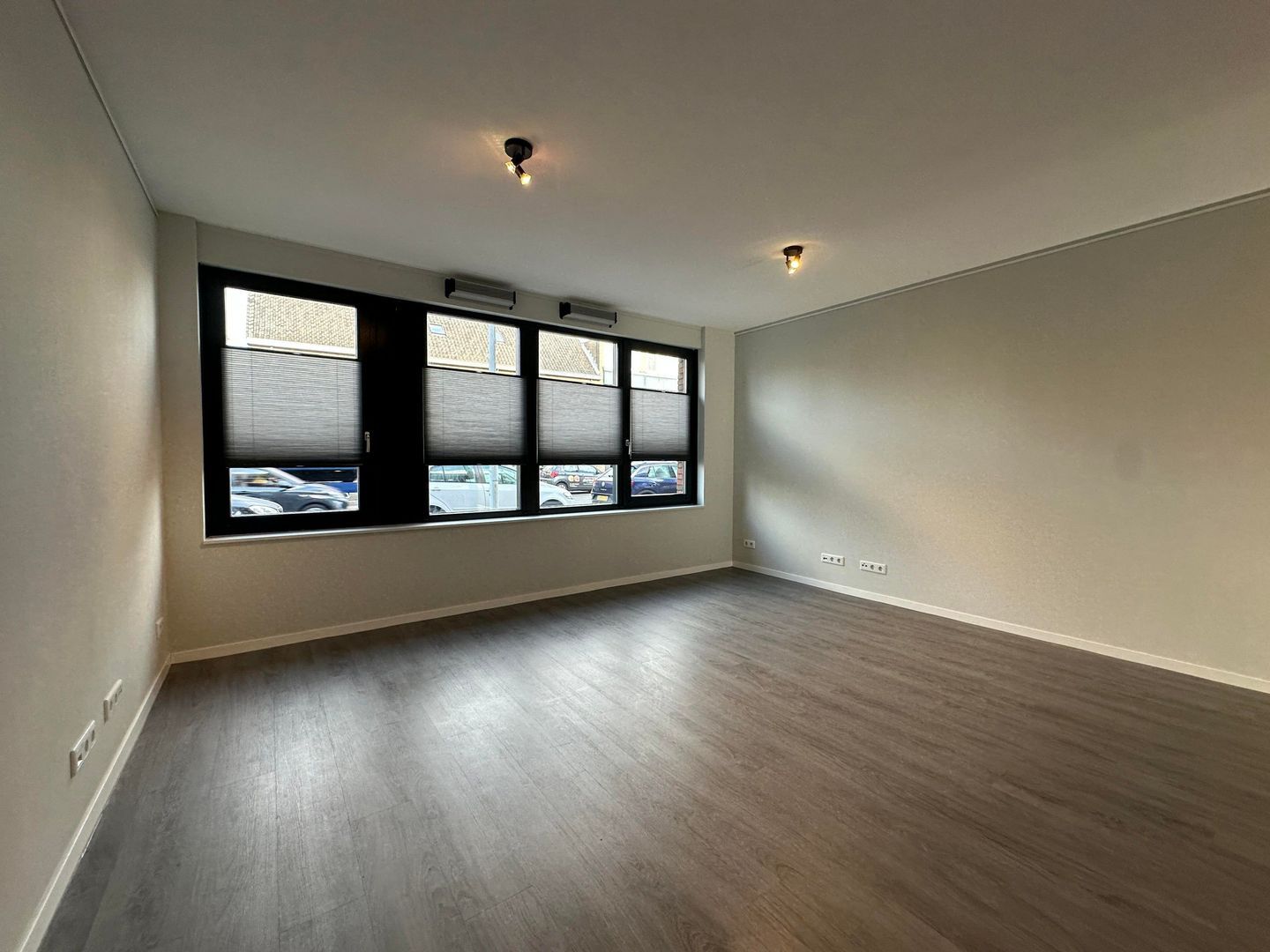 Tongelresestraat, Eindhoven foto-1 blur