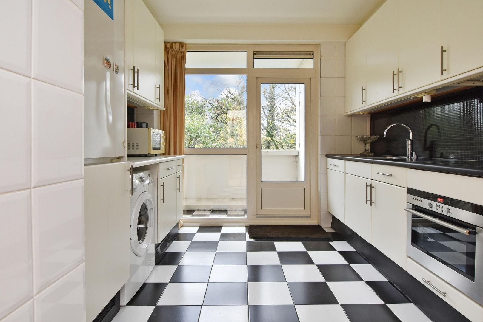 Suzannaland 606, Den Haag foto-16 blur