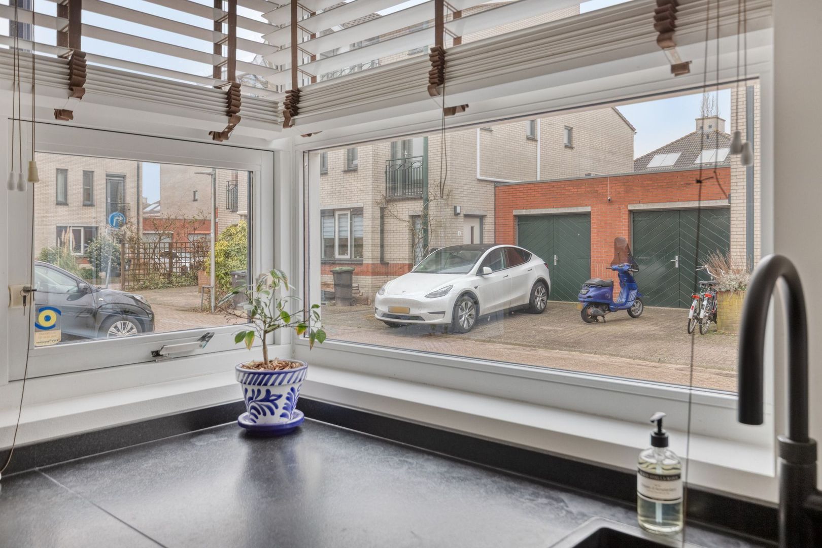 Leliestraat 6, Berkel En Rodenrijs foto-12 blur