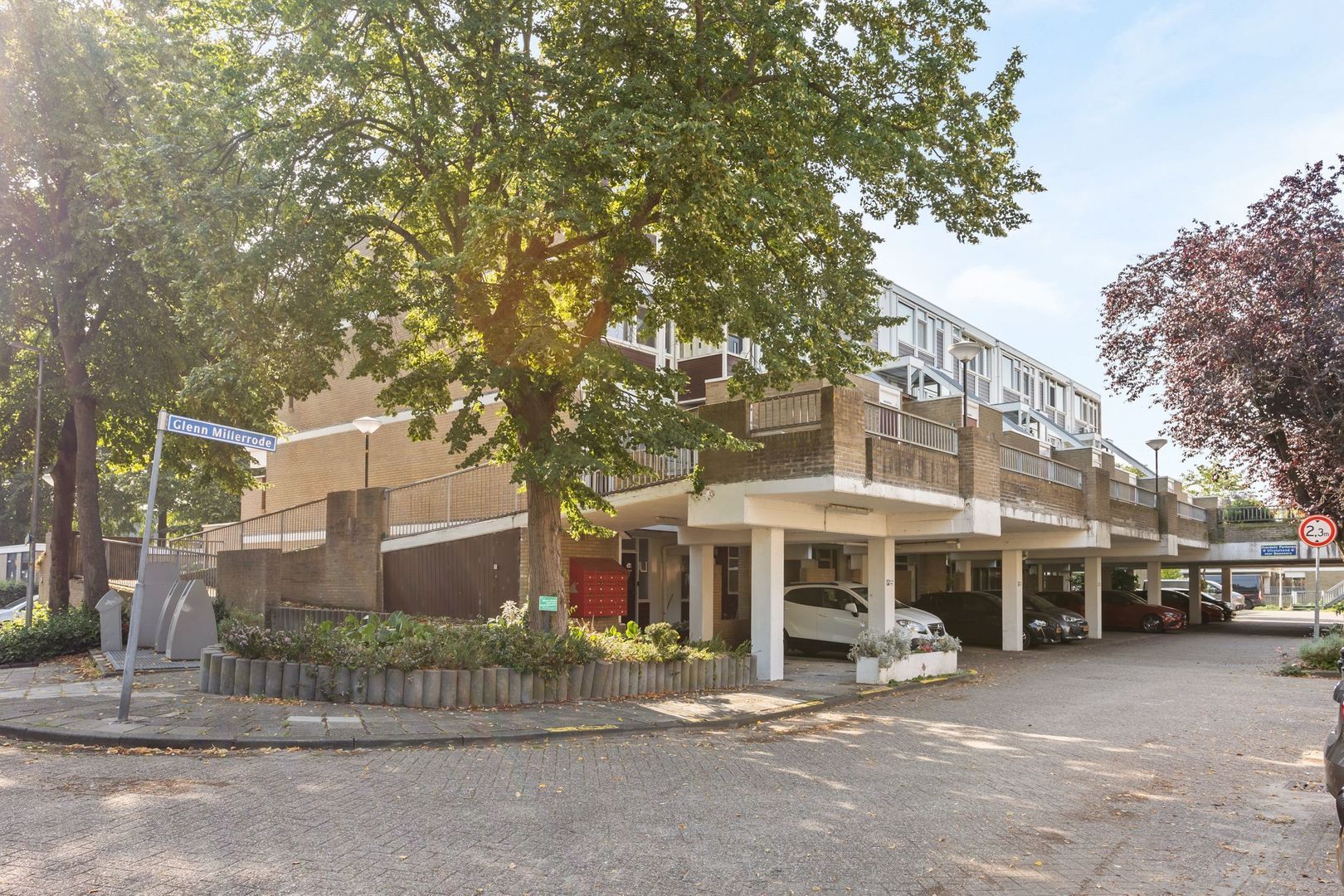 Glenn Millerrode 30, Zoetermeer foto-1