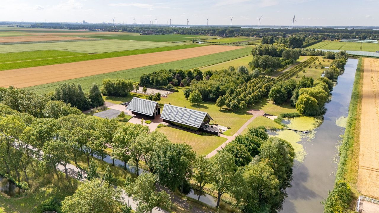 Middelsluissedijk OZ 74 a, 3281 LE Numansdorp