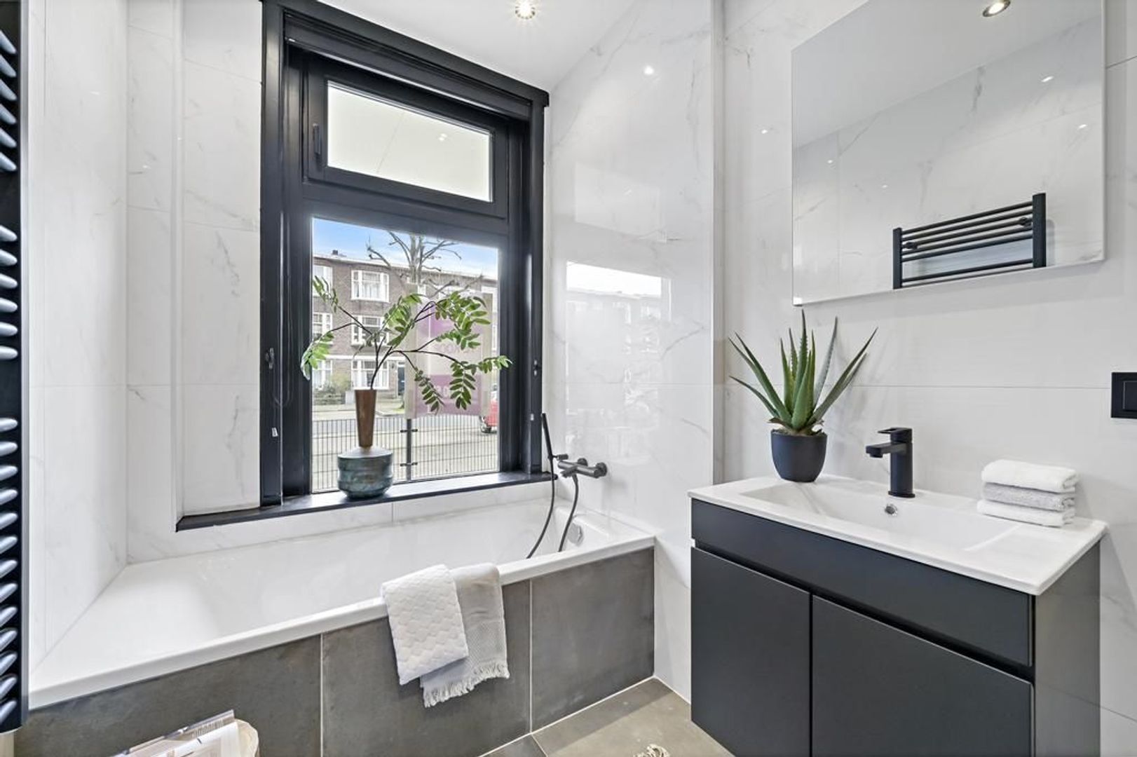 van de Wateringelaan 153, Voorburg foto-17 blur