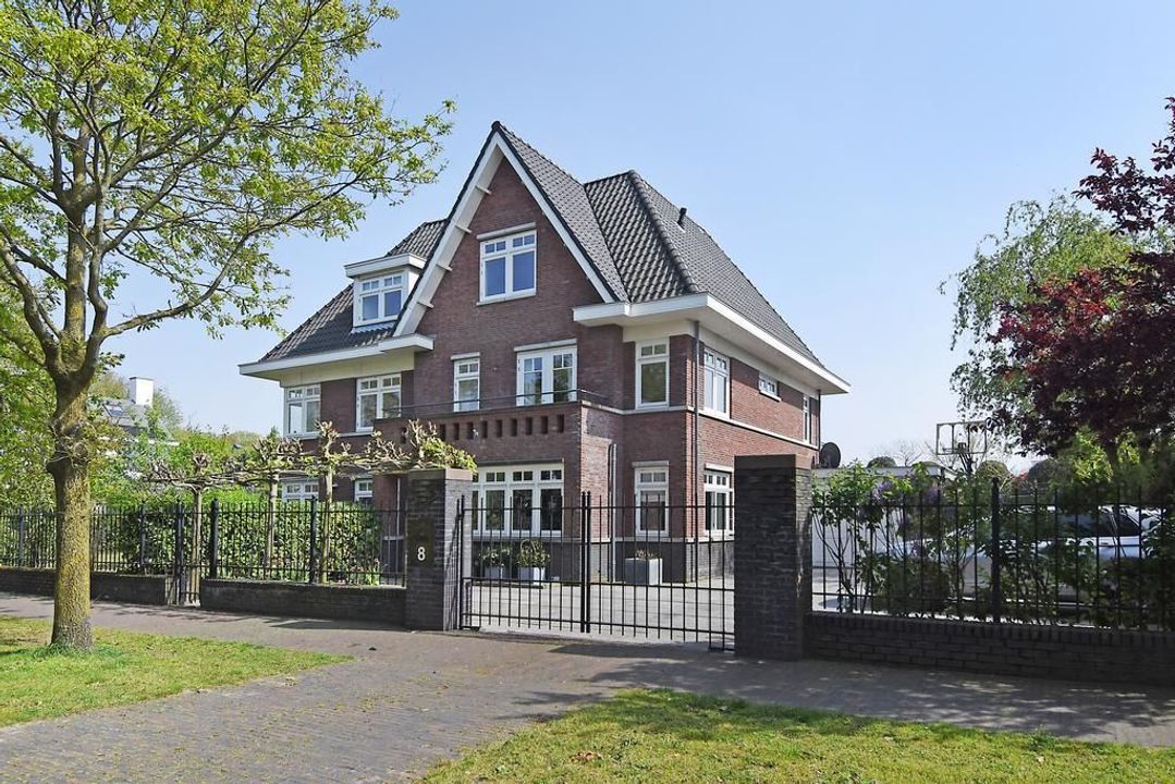 Vroonhoevelaan 8, Den Haag