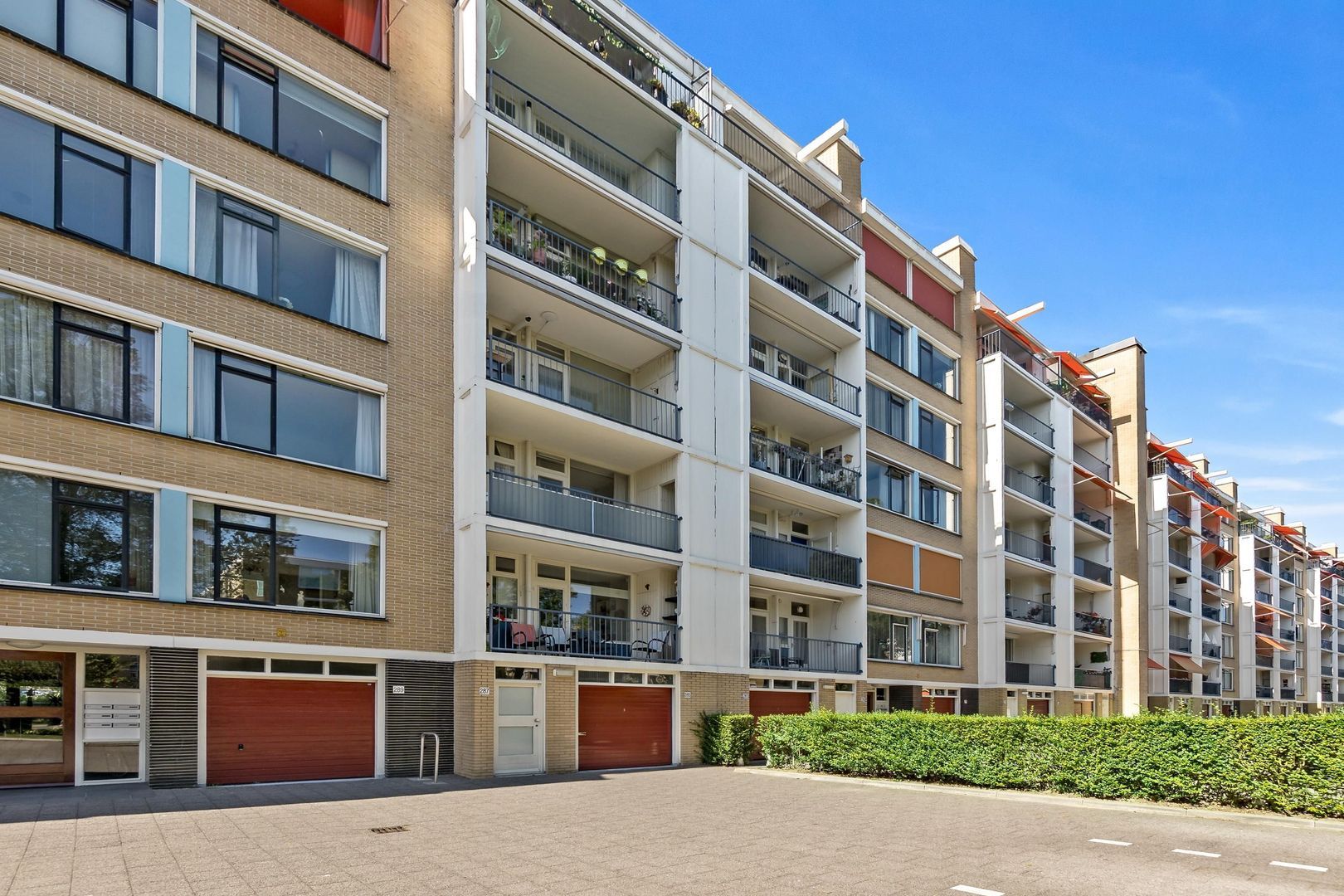 Landrestraat 295, Den Haag foto-1 blur