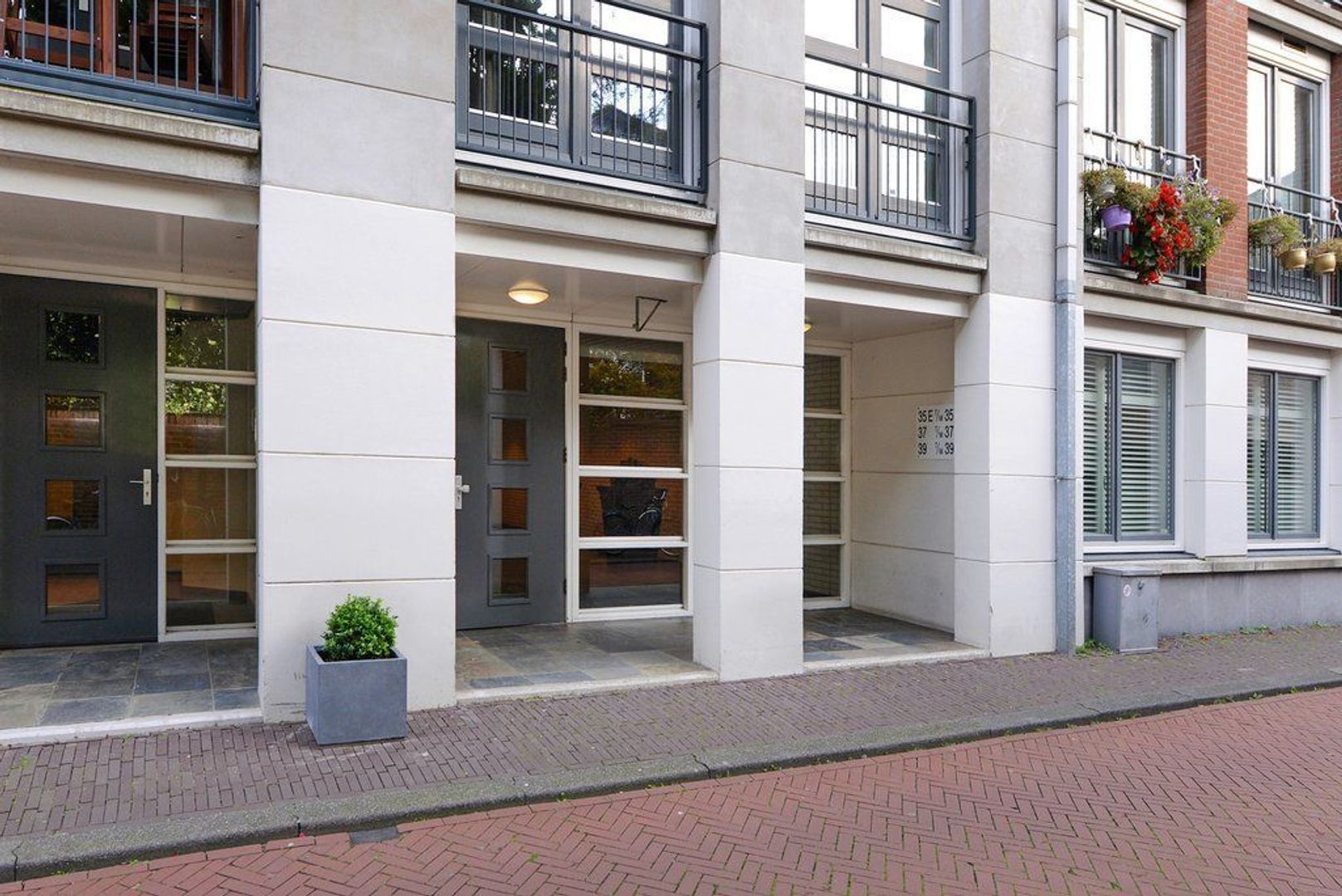 Laan van Roos en Doorn 39 P, Den Haag foto-1 blur