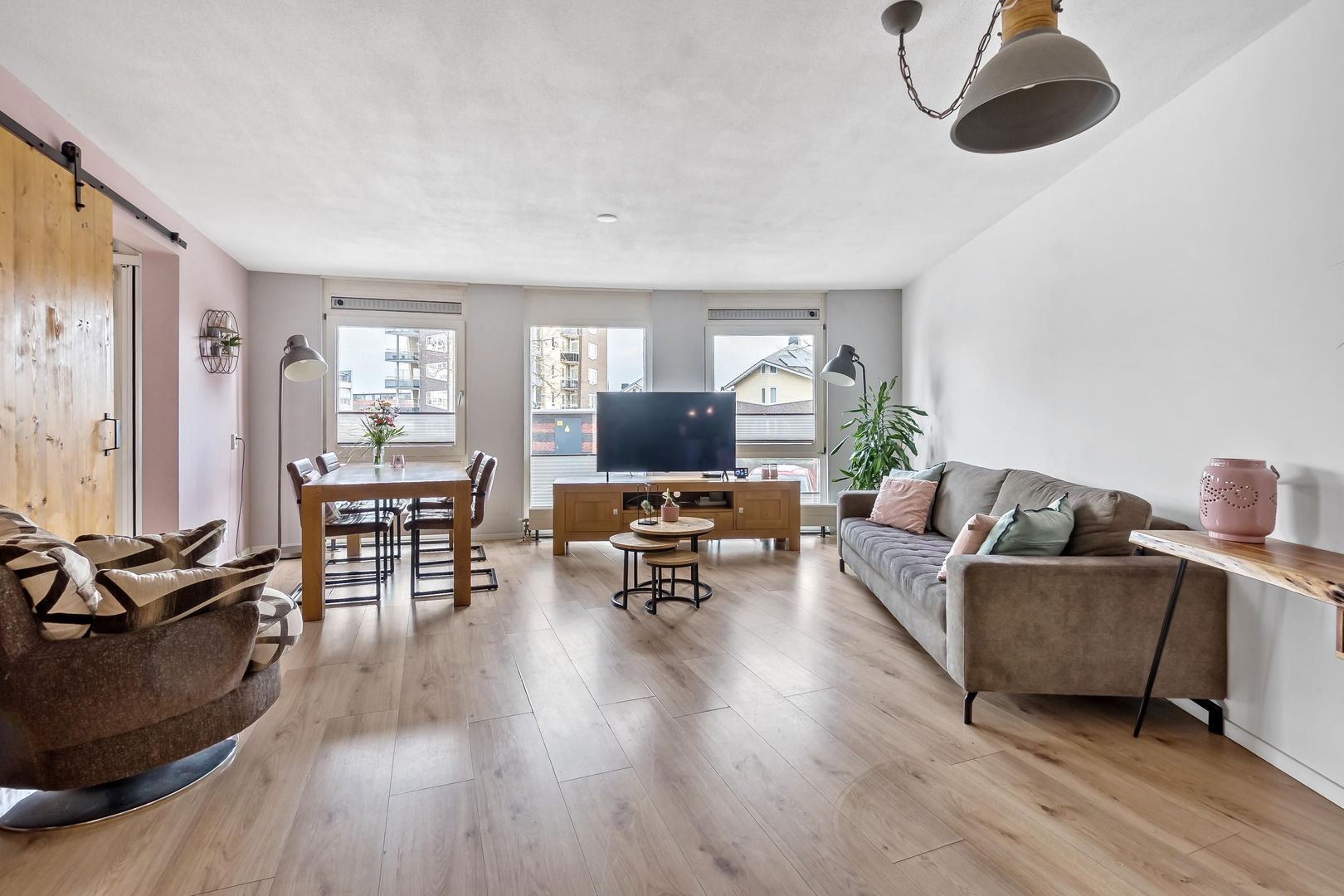 Praagsingel 81, Den Haag foto-1 blur