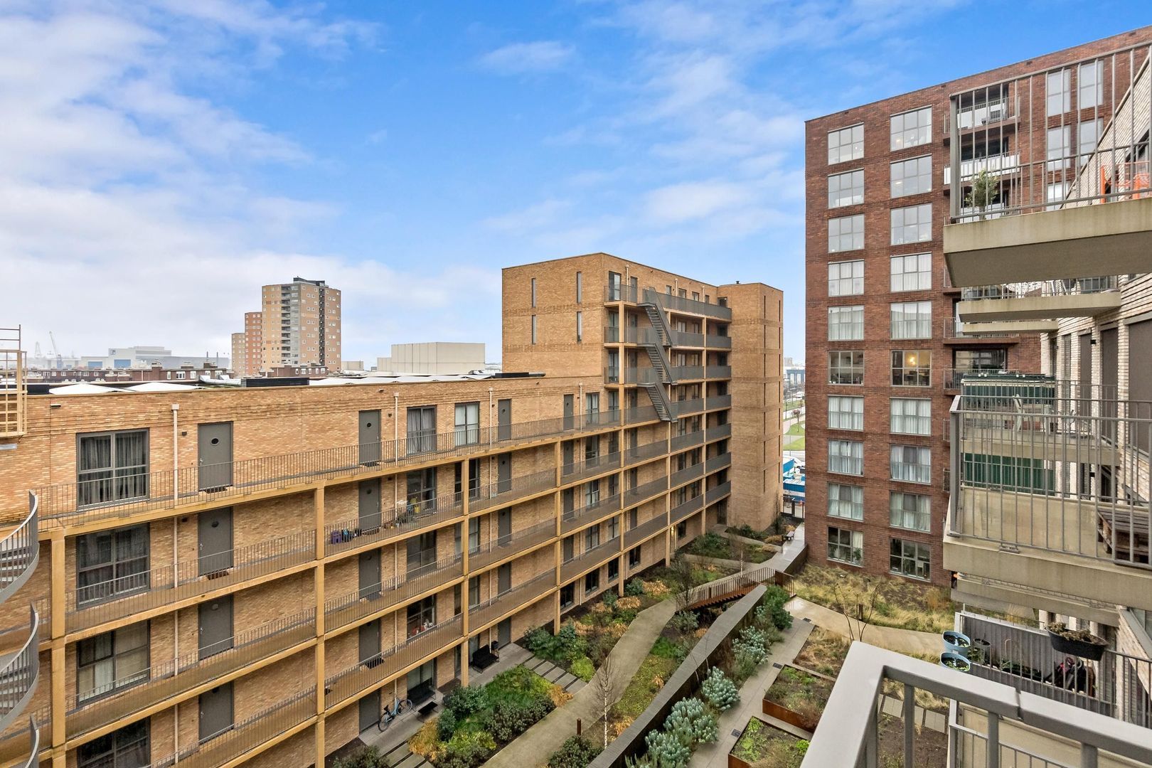 Diepeveenstraat 99, Rotterdam foto-19 blur