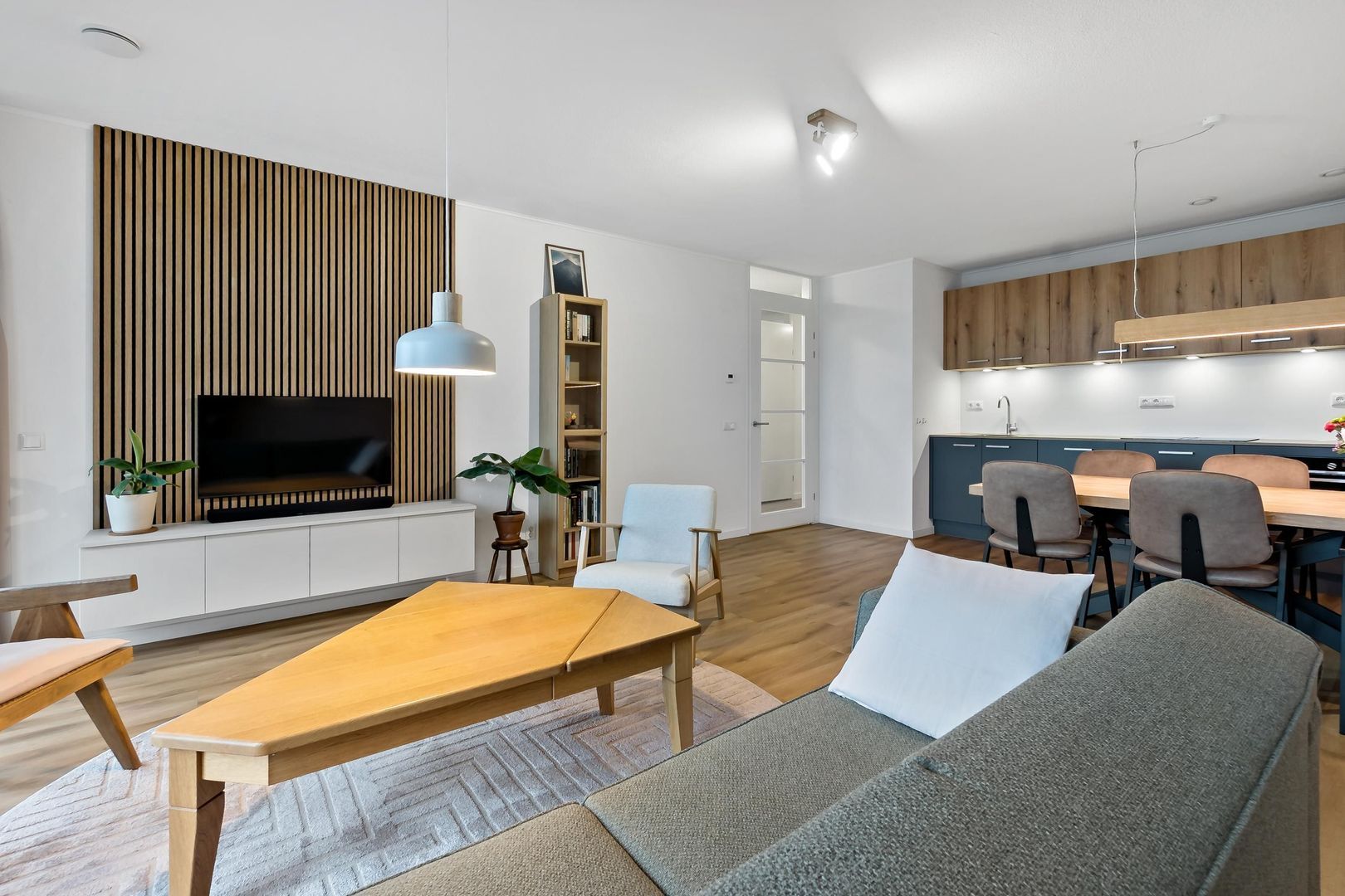 Diepeveenstraat 99, Rotterdam foto-5 blur