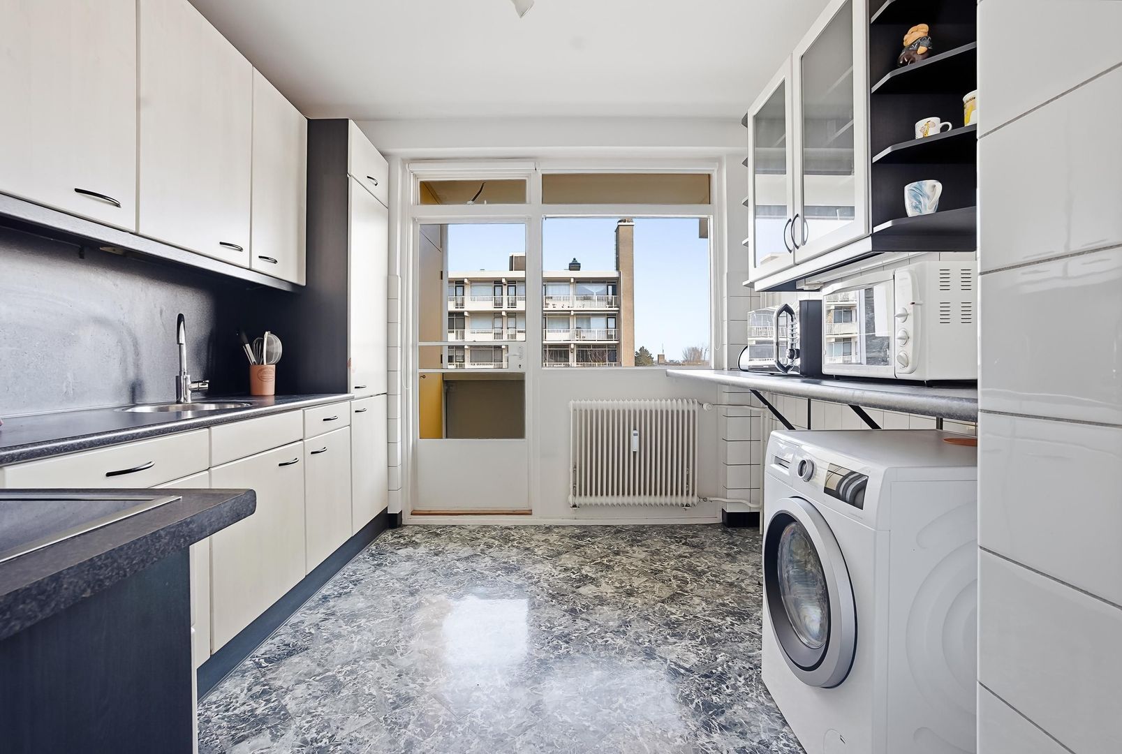 Suzannaland 166, Den Haag foto-1 blur