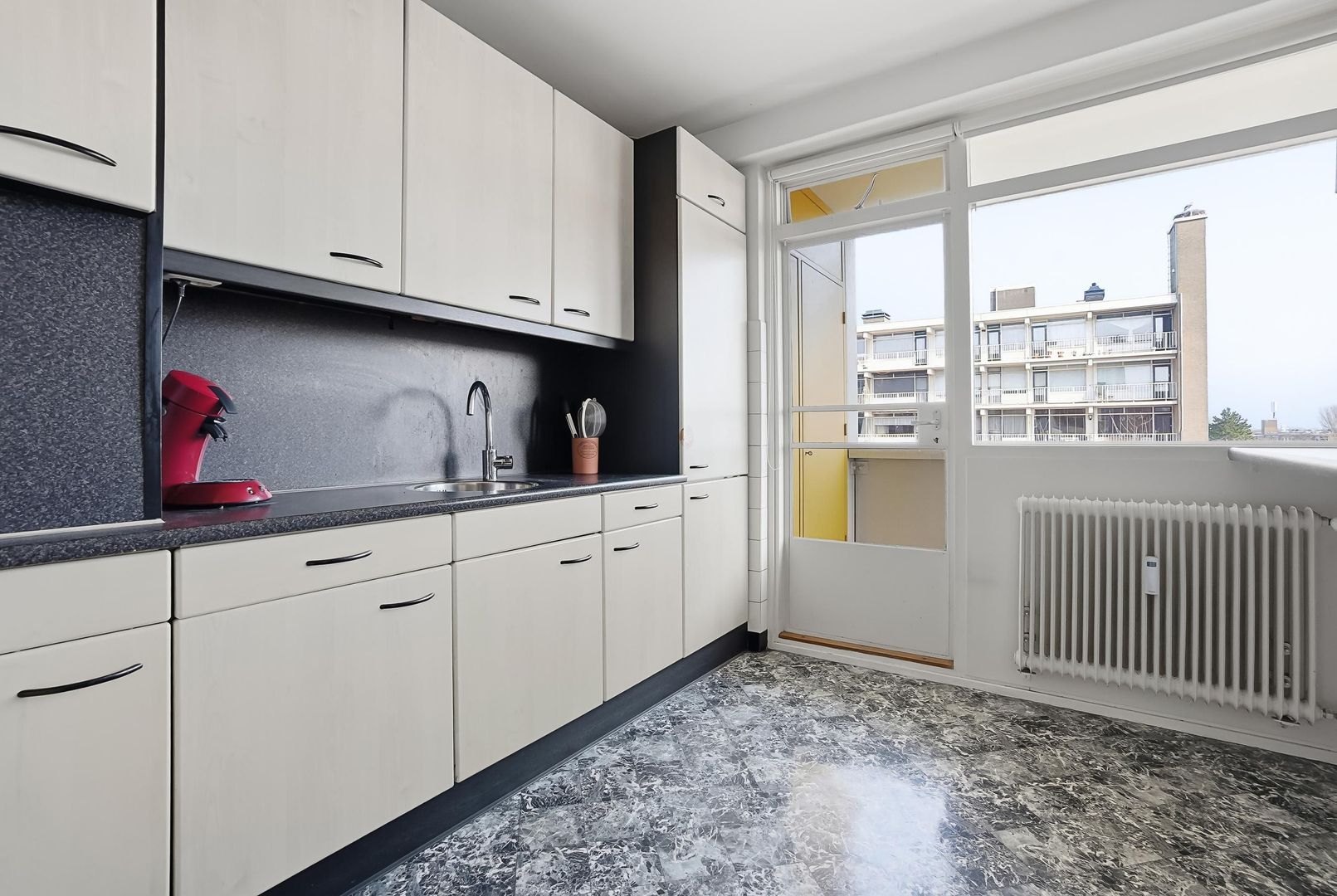 Suzannaland 166, Den Haag foto-2 blur