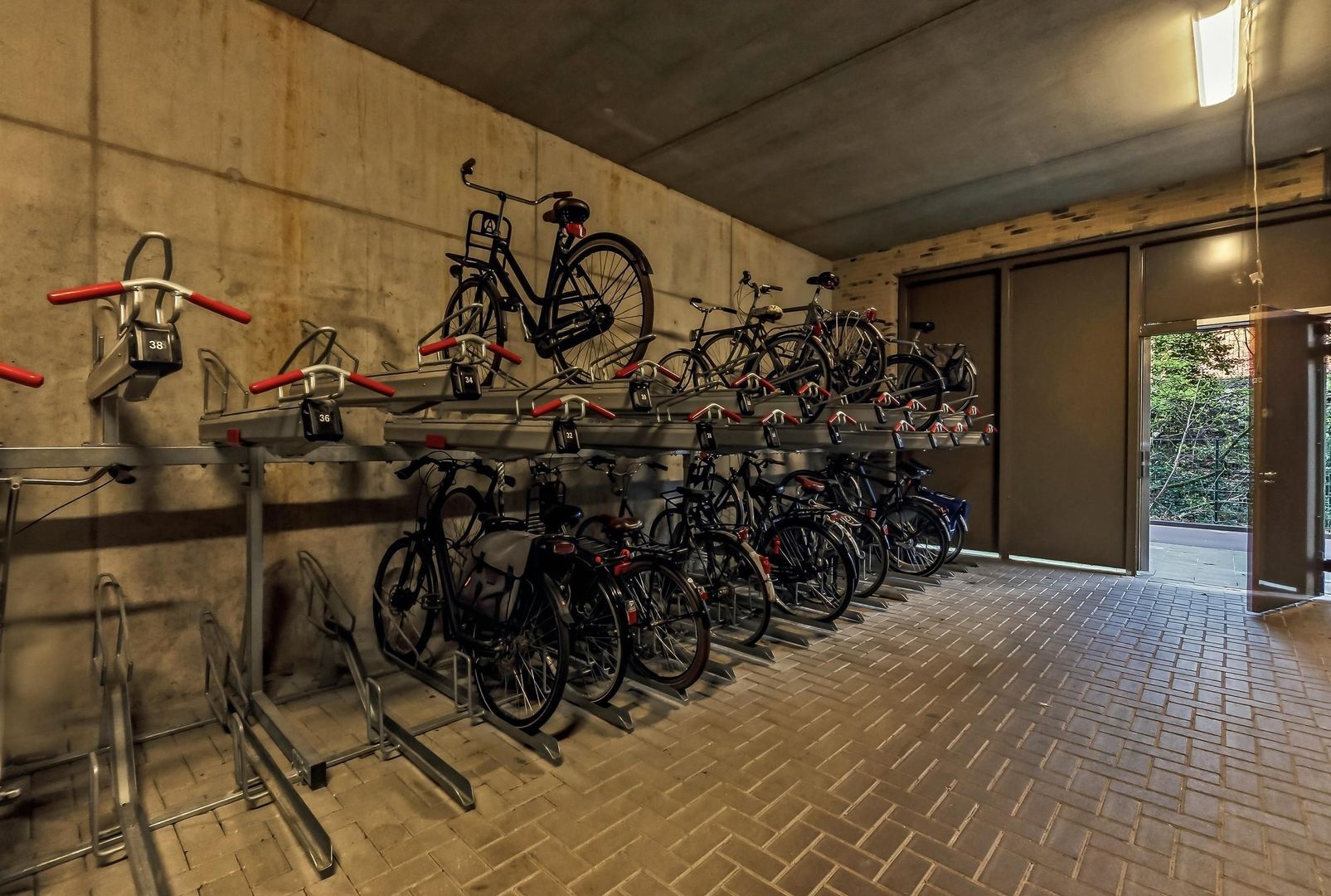 Ananasweg 32, Leiden foto-40 blur