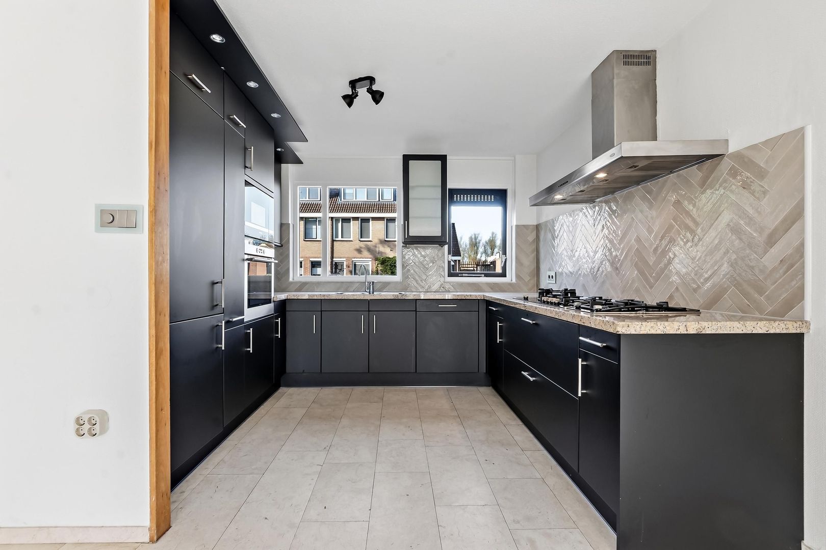 Burgemeester Cochiuslaan 3, Rijswijk foto-2 blur