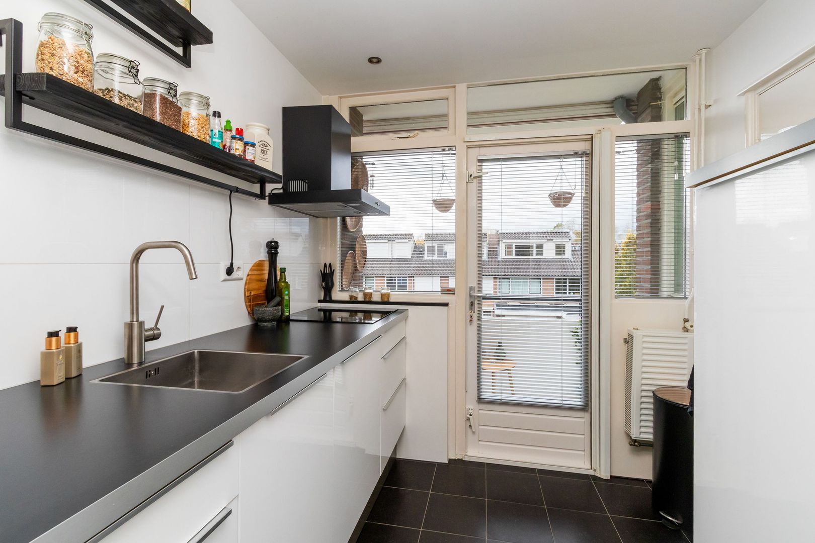 Burgemeester Jur. Visserlaan 32, Naarden foto-11 blur