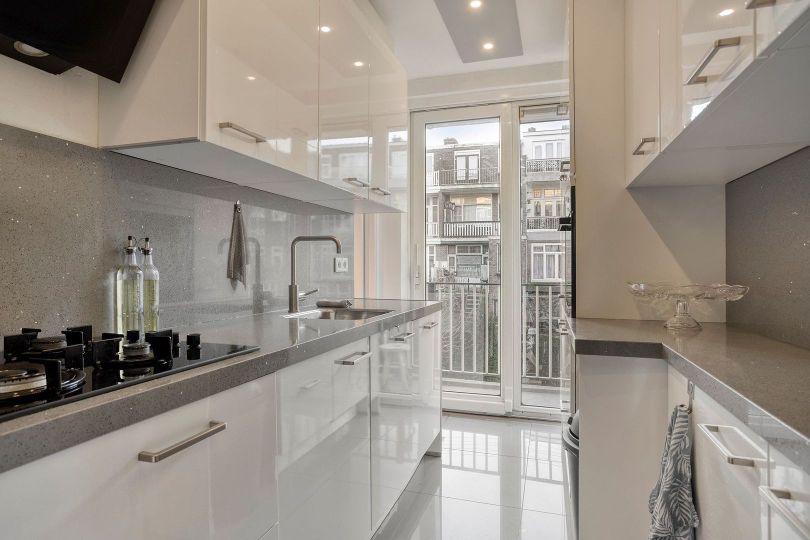 Newtonplein 53, Schiedam foto-9 blur