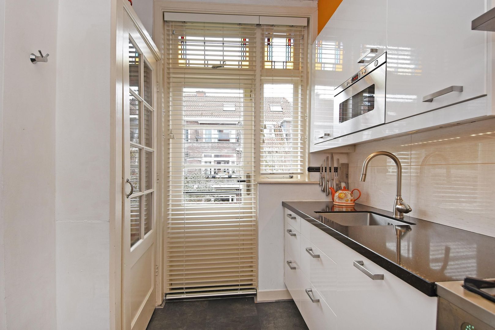 Laan van Nieuw Oosteinde 448, Voorburg foto-19 blur