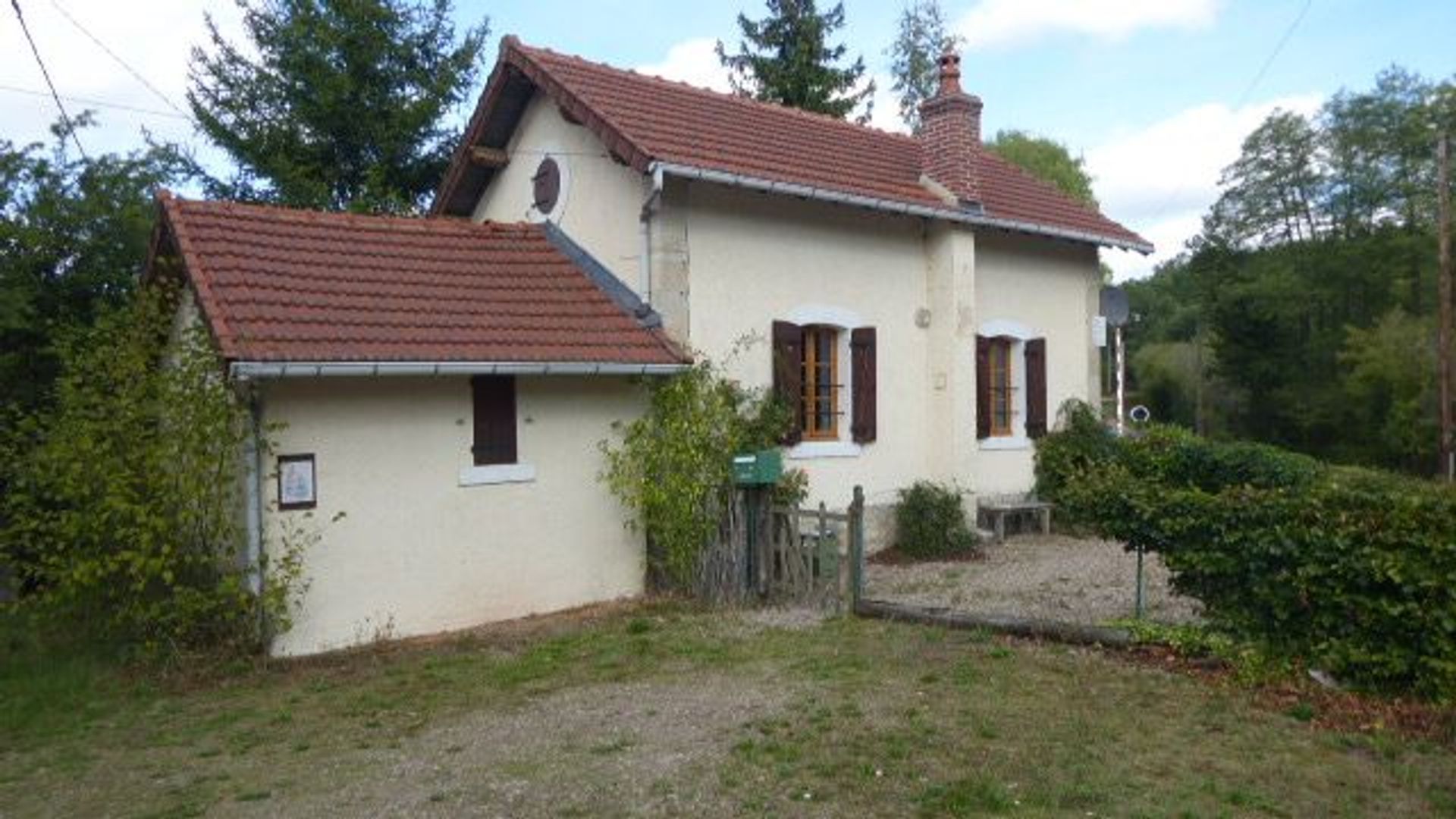 SI1215, Aunay-en-Bazois foto-0 blur