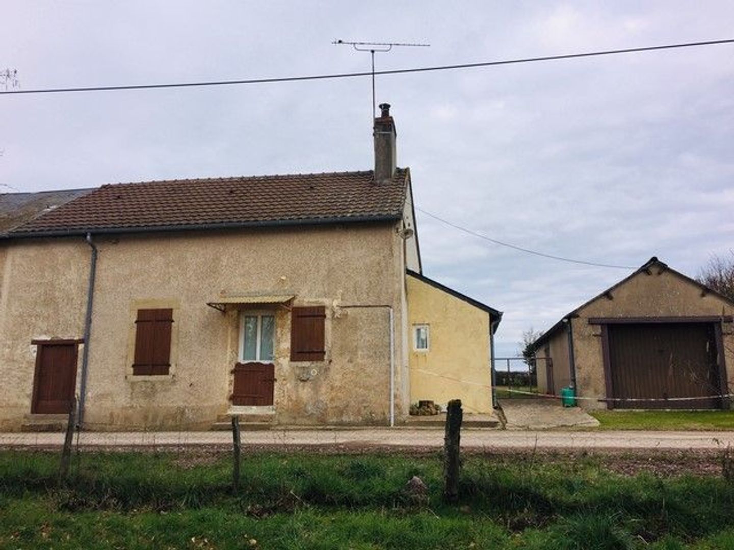 SI1305, Moulins-Engilbert foto-0 blur