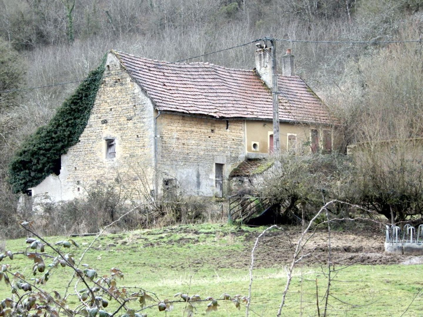 SI1350, Brinon-sur-Beuvron foto-0 blur