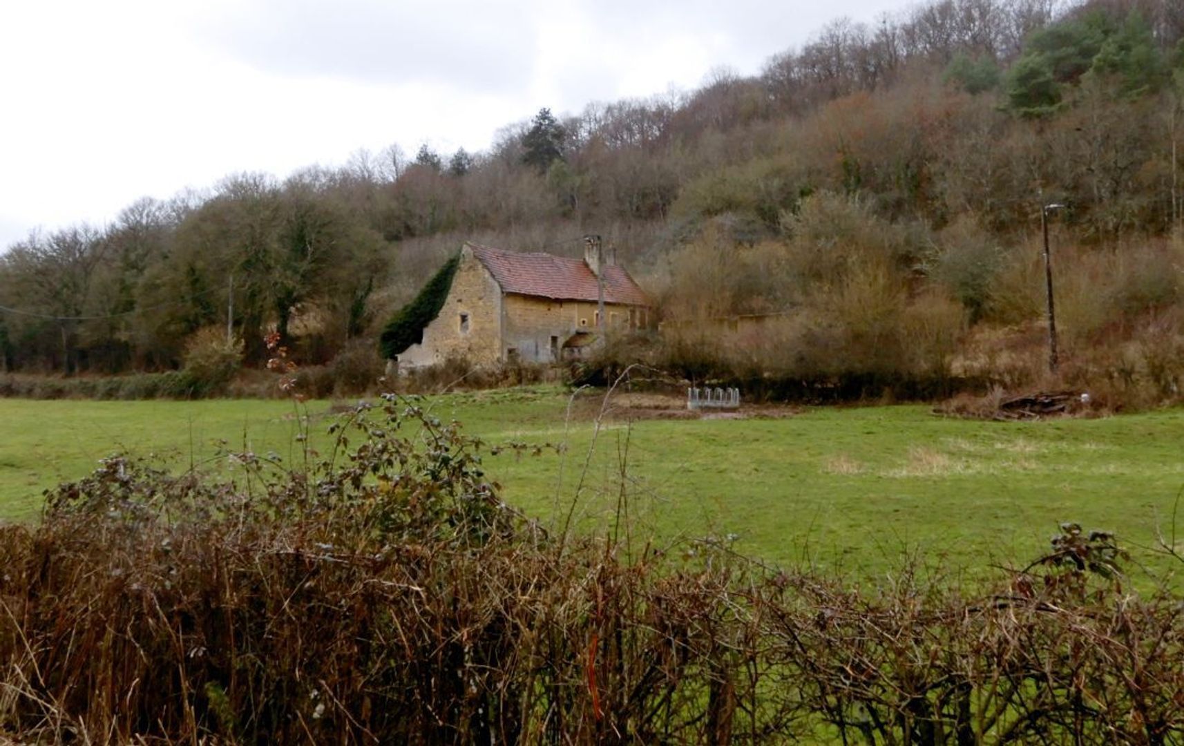 SI1350, Brinon-sur-Beuvron foto-2 blur