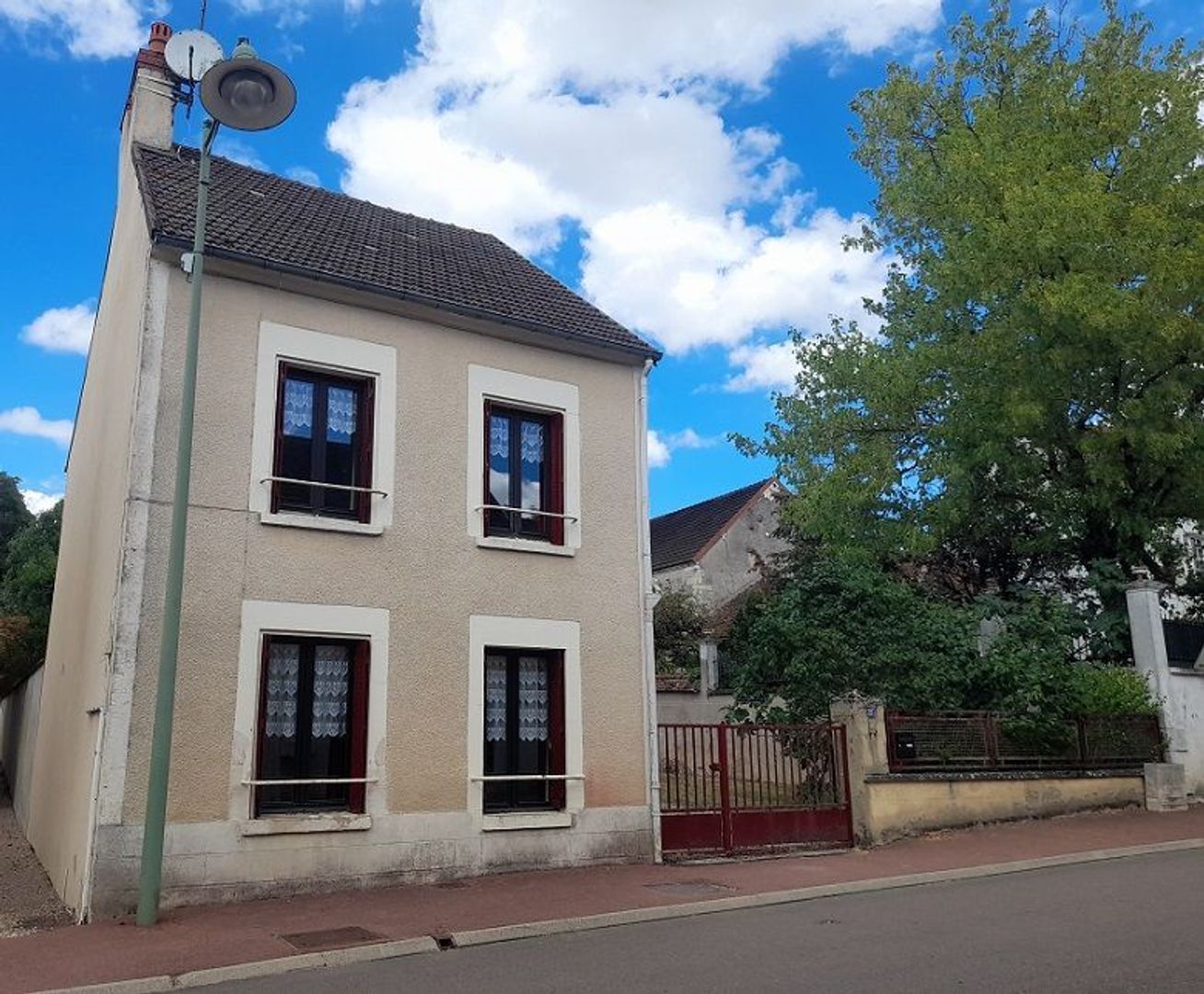 SI1601, Cosne-Cours-sur-Loire foto-0 blur
