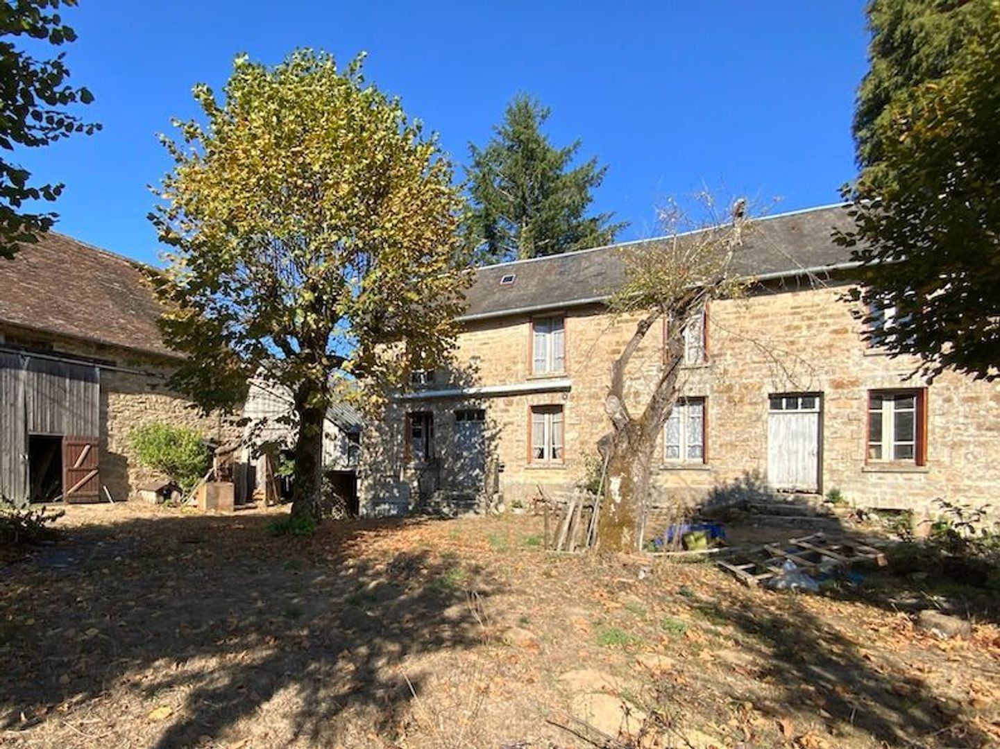 SI1612, Saint-Priest-Ligoure foto-0 blur